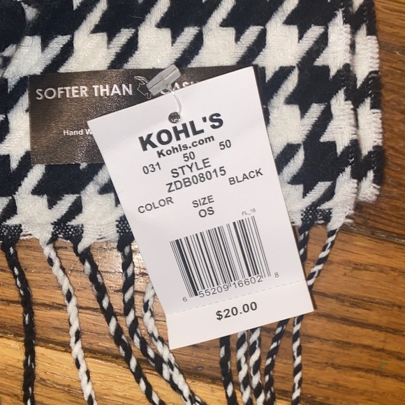 Black and White Houndstooth Scarf - Picture 6 of 6